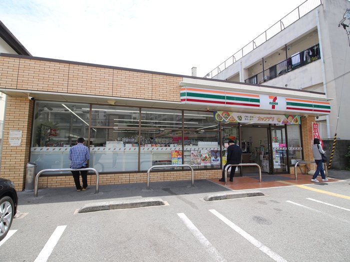 コンビニ　セブンイレブン（コンビニ）まで350m