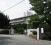 中学校　高砂市立荒井中学校（中学校）まで620m