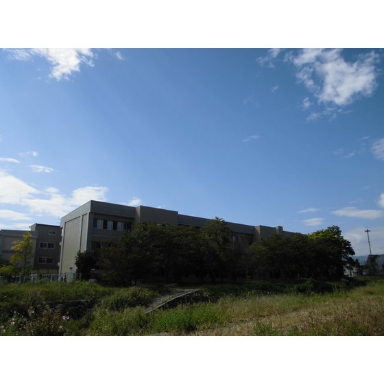 小学校　長野市立吉田小学校（小学校）まで451m