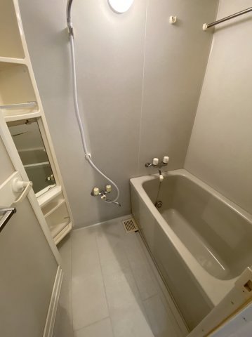 バス・シャワールーム　※別部屋参考画像です。
