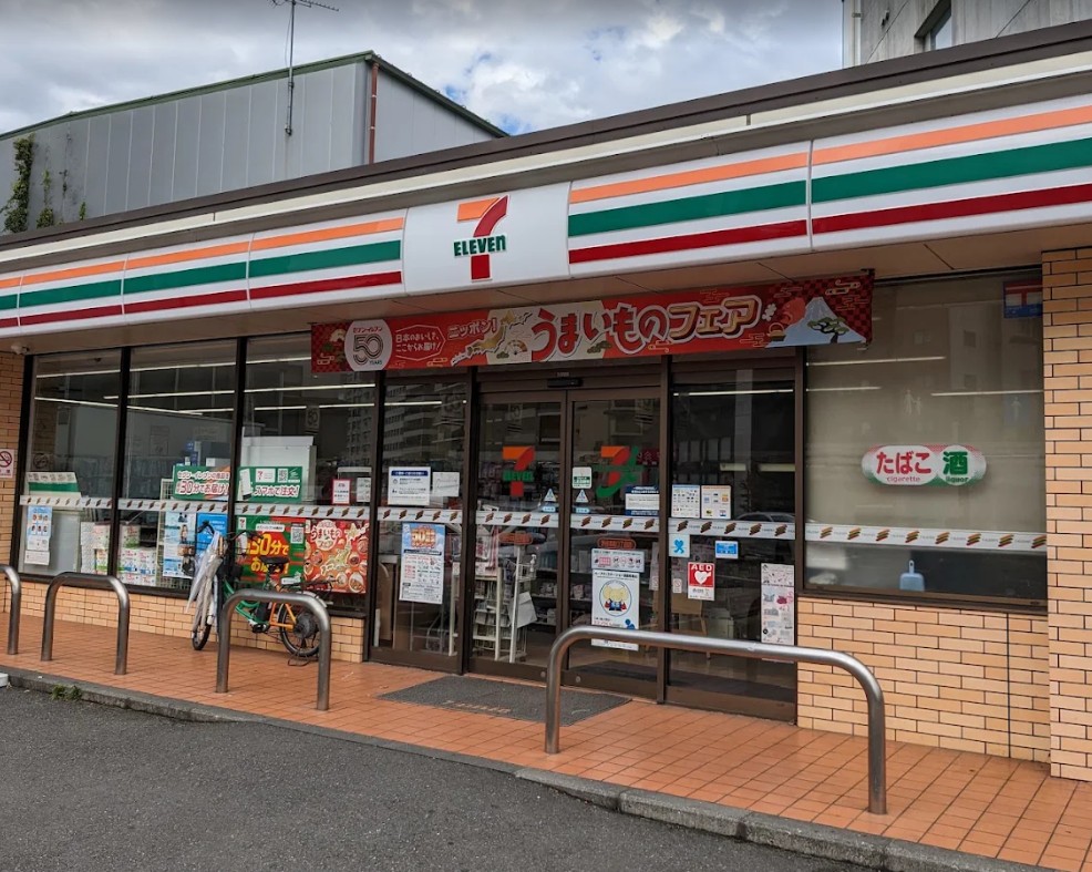 コンビニ　セブンイレブン渋谷本町3丁目店（コンビニ）まで321m
