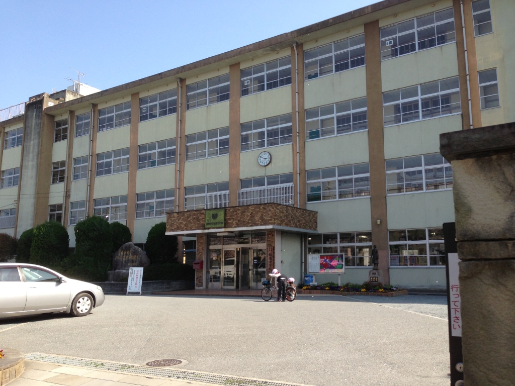 中学校　福岡市立城南中学校（中学校）まで388m