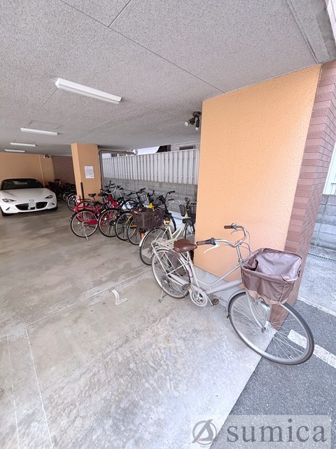 その他共有部分　屋根付き駐輪場が嬉しいです♪♪