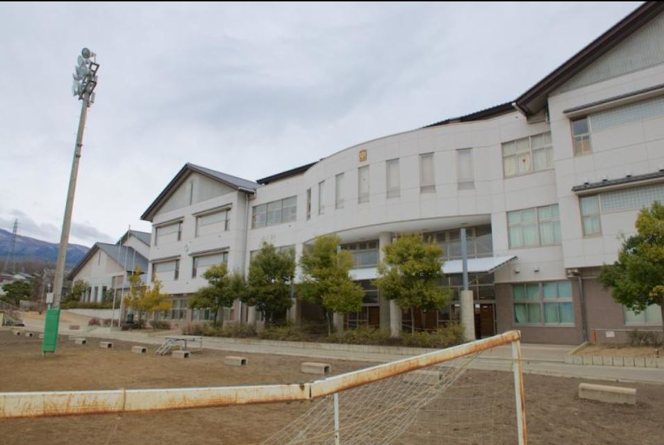 中学校　東御市立東部中学校（中学校）まで1152m