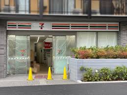 コンビニ　セブンイレブン 新宿百人町3丁目店（コンビニ）まで194m