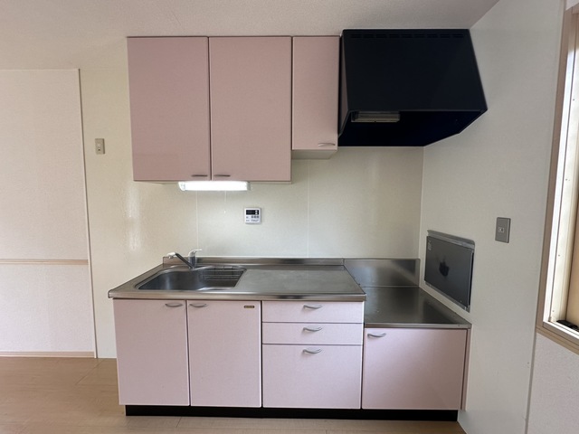 キッチン　別部屋参考写真です