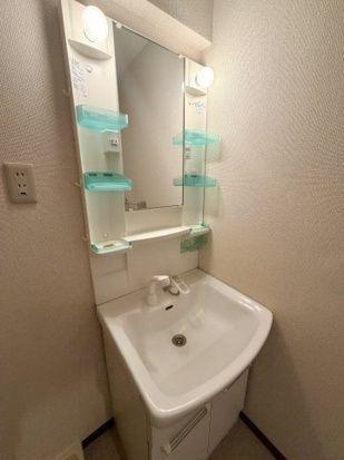 洗面設備　別部屋の参考写真です。現況有姿