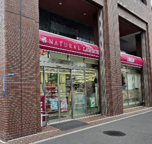 コンビニ　ナチュラルローソン NL乃木坂店（コンビニ）まで672m