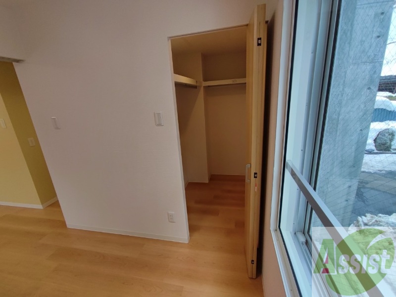 収納　寝室の収納です。部屋がすっきり片付きます。
