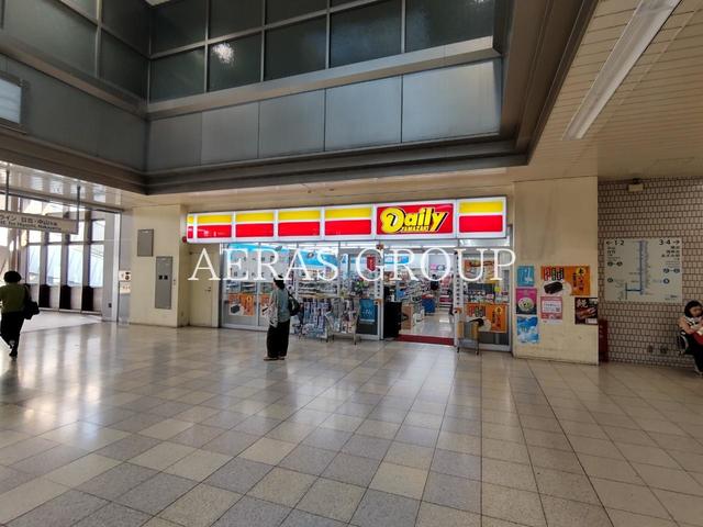 コンビニ　デイリーヤマザキ センター北駅店（コンビニ）まで269m