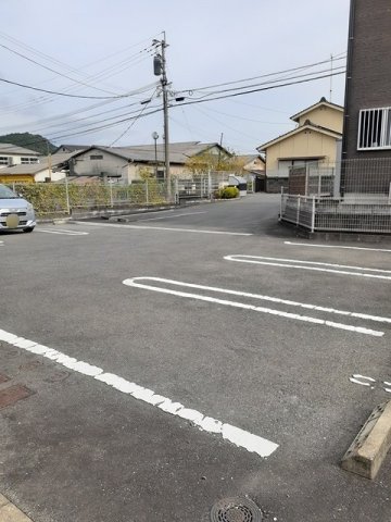 駐車場　駐車場に車を止められます