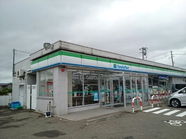 コンビニ　ファミリーマート白根文京町店（コンビニ）まで450m
