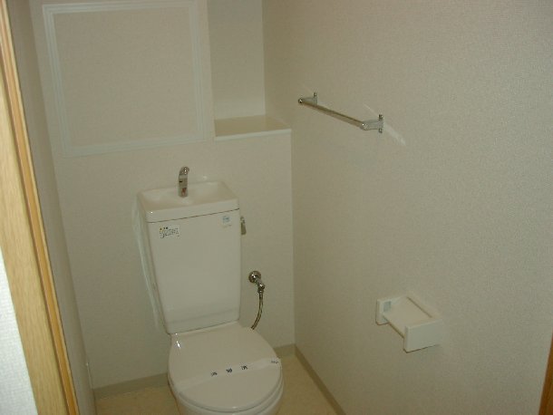 地下鉄谷町線 長原駅 徒歩5分 7階建 築23年のトイレ写真