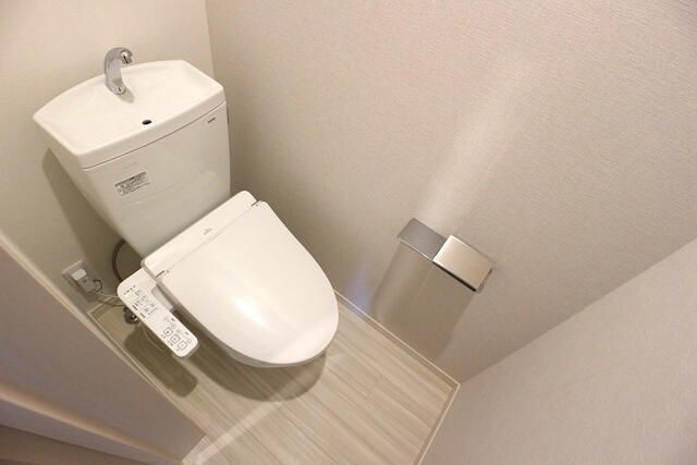 トイレ　※同タイプ参考写真となります。現況優先です