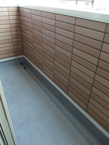 バルコニー　暖かな日差しのふりそそぐバルコニー