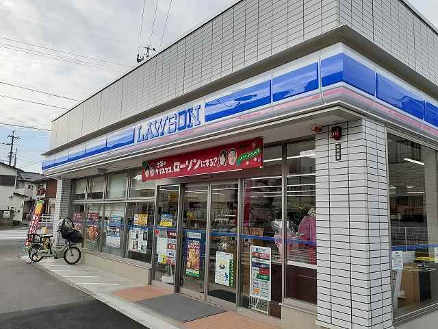 コンビニ　ローソン（コンビニ）まで700m
