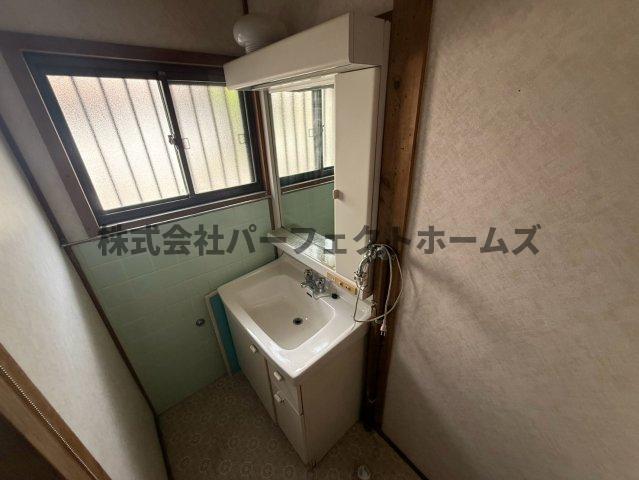 洗面設備　独立洗面台です
