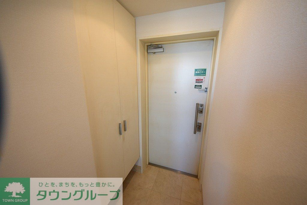 玄関　お問合せは(株)タウンハウジング東京へ