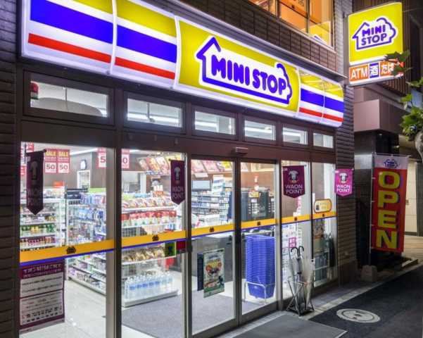 コンビニ　ミニストップ　早稲田駅前店（コンビニ）まで135m