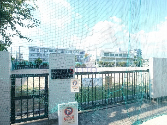 中学校　豊中市立第六中学校（中学校）まで1104m