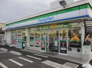 コンビニ　ファミリーマート西堀六丁目店（コンビニ）まで493m