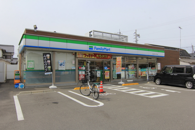 コンビニ　ファミリーマート　松山古川北一丁目店（コンビニ）まで409m