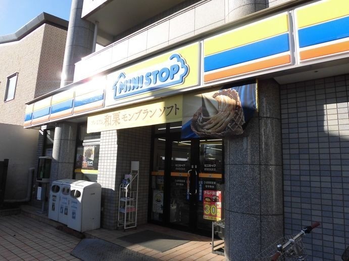 コンビニ　ミニストップ新宿若松町店（コンビニ）まで329m