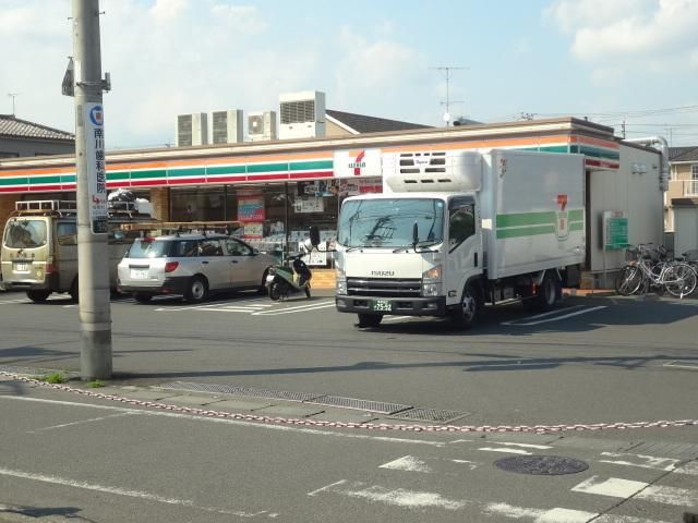 コンビニ　セブンイレブン八王子川口町東店（コンビニ）まで345m