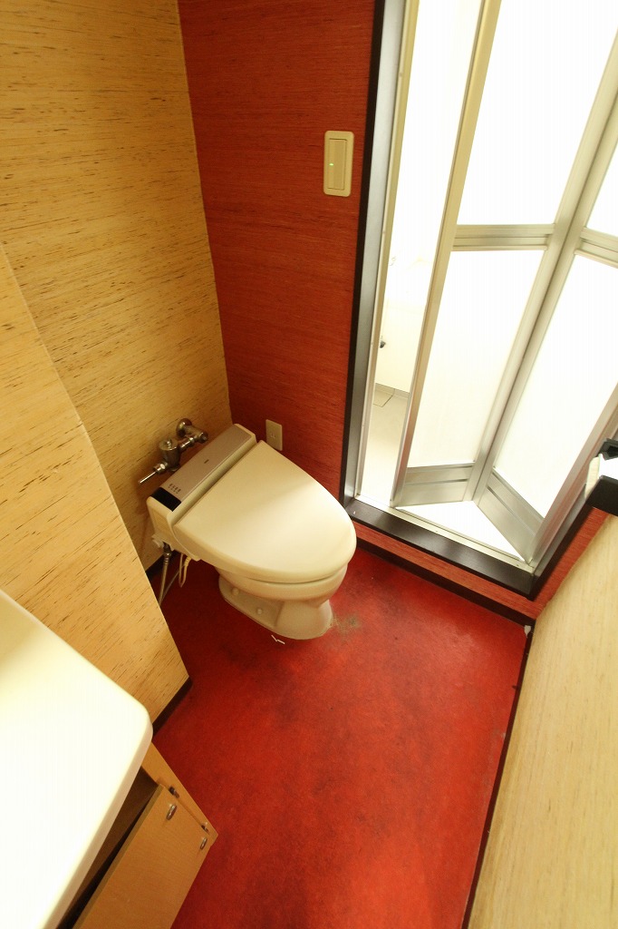 小田急線 代々木八幡駅 徒歩5分 8階建 築54年のトイレ写真