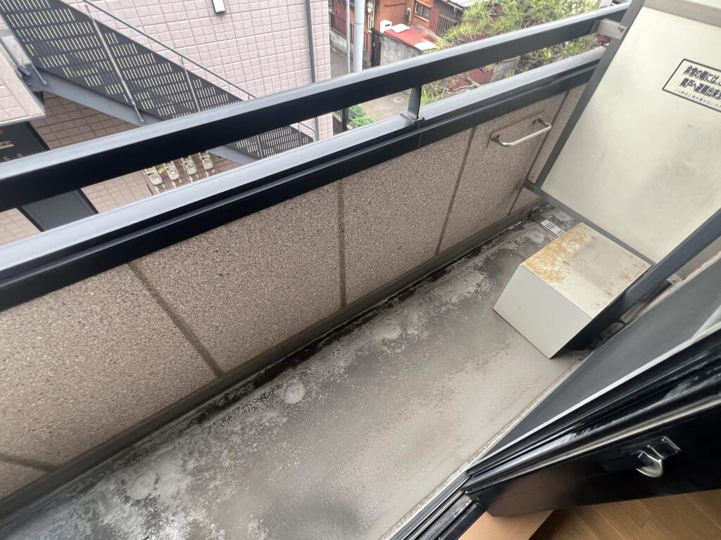 バルコニー　※別号室の参考写真となります。