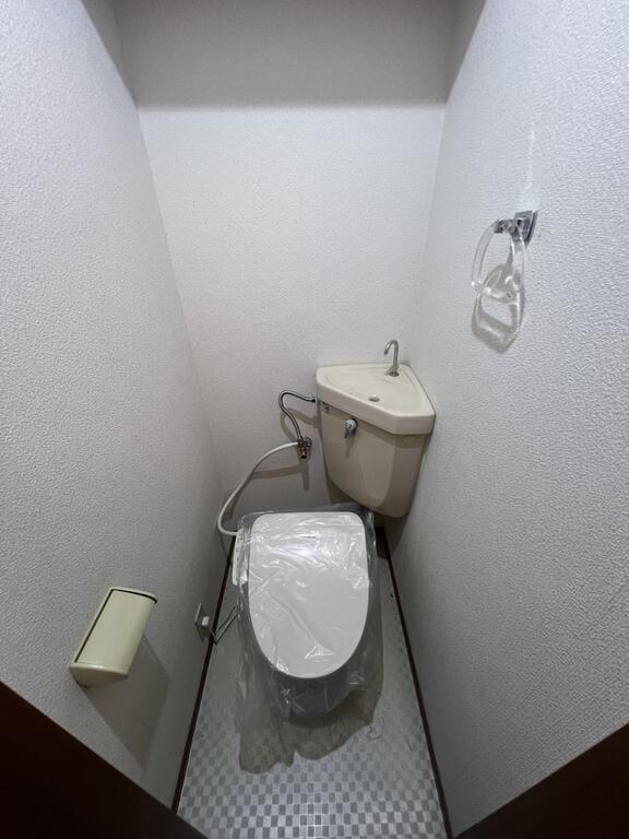 トイレ　※別号室の参考写真となります。