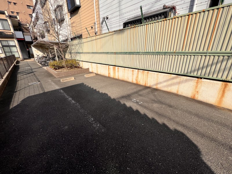 その他　駐車場は別料金となります。