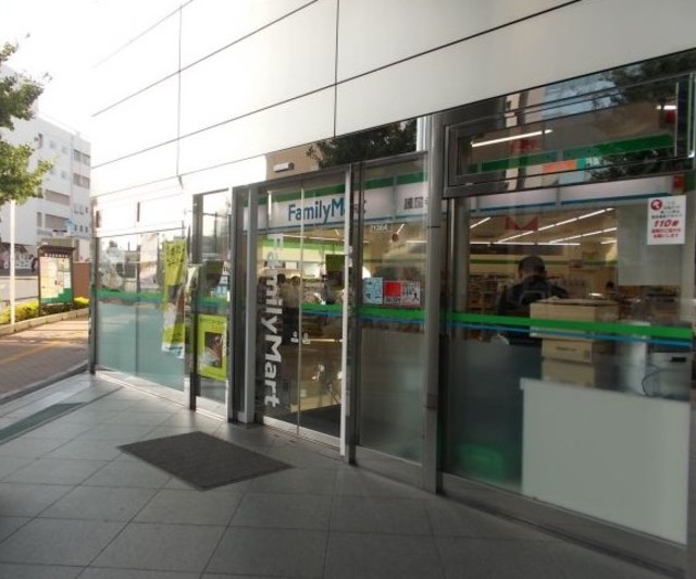 コンビニ　ファミリーマート護国寺駅前店（コンビニ）まで454m
