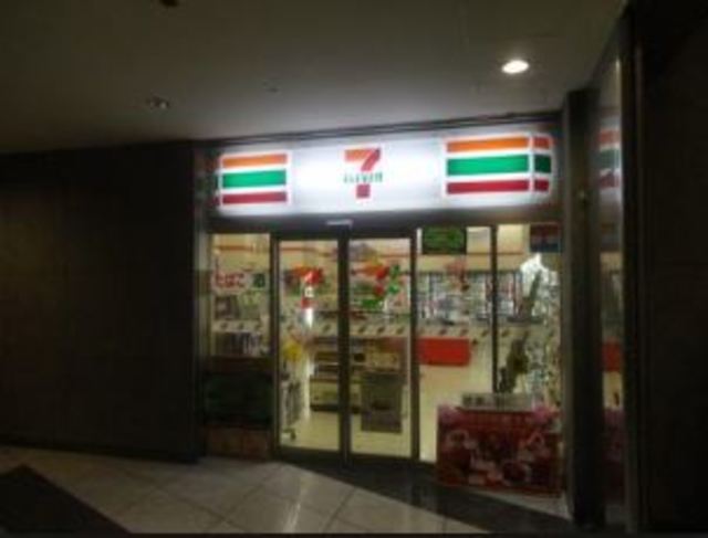 コンビニ　セブンイレブン六本木ティーキューブ店（コンビニ）まで972m