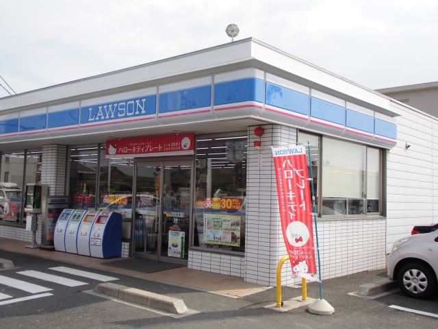 コンビニ　ファミリーマート（コンビニ）まで460m