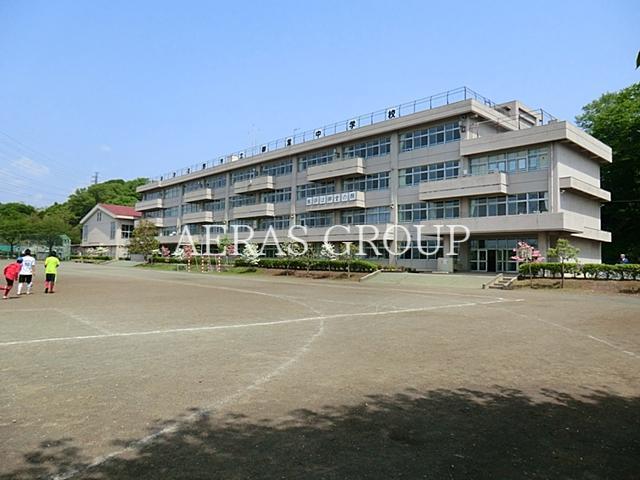 中学校　あきる野市立御堂中学校（中学校）まで1348m