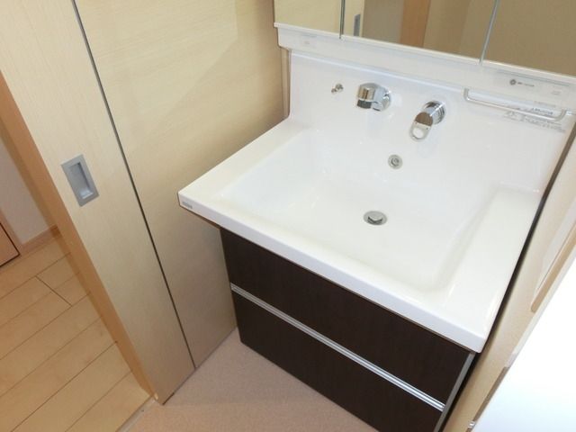 洗面設備　★便利な独立洗面台付きです★