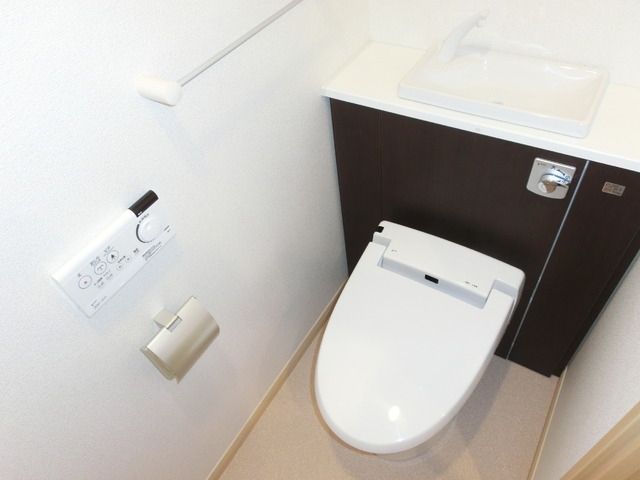 トイレ　★ウォシュレット付きのトイレです★