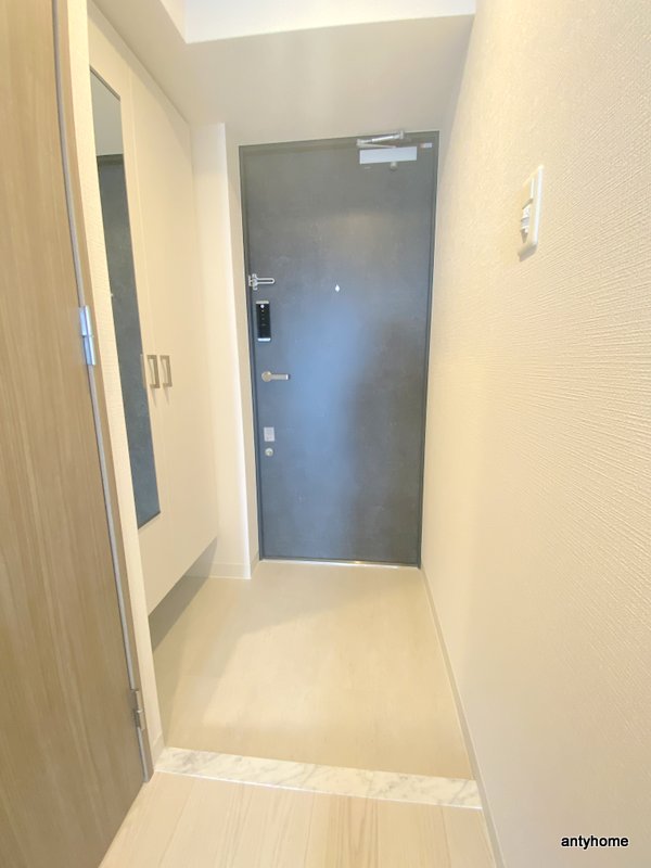 エスリード大阪フェリスの玄関写真