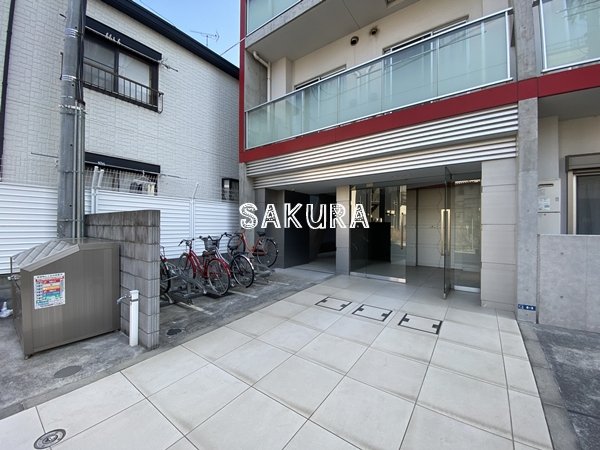 エントランス　お洒落な建物デザイン♪