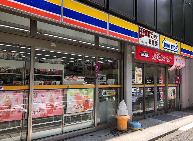 コンビニ　ミニストップ神田鍛冶町店（コンビニ）まで40m