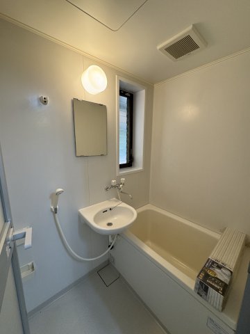 バス・シャワールーム　同物件別部屋参考写真です。