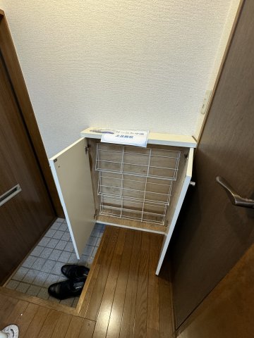 玄関　同物件別部屋参考写真です。