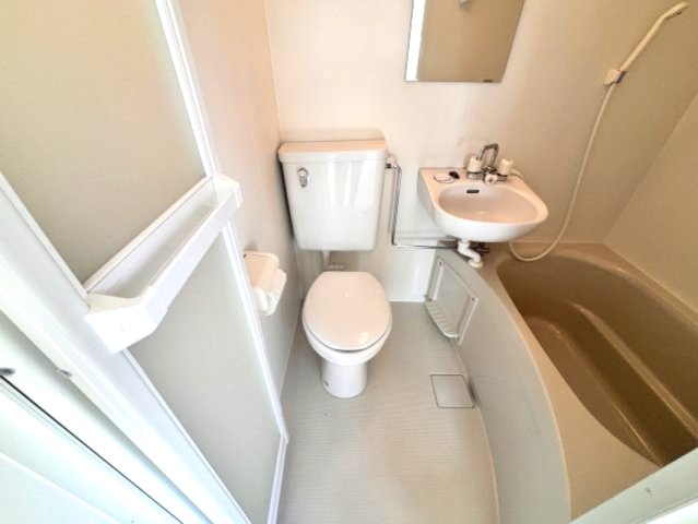 スタジオ108レザン中桜塚のトイレ写真