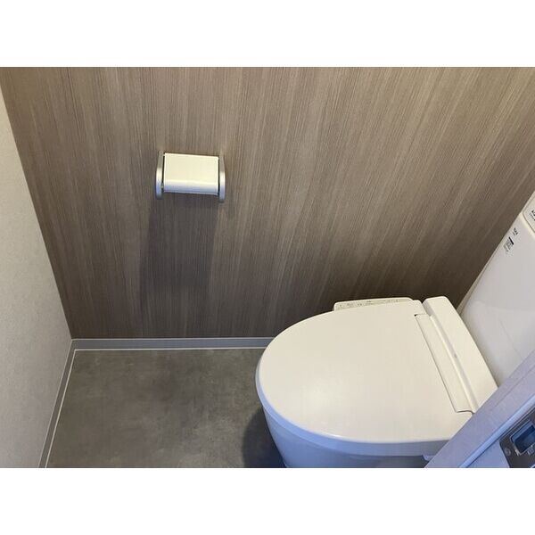 トイレ　※写真は同タイプ住戸です。