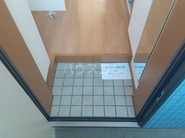ロイヤルコートの玄関写真