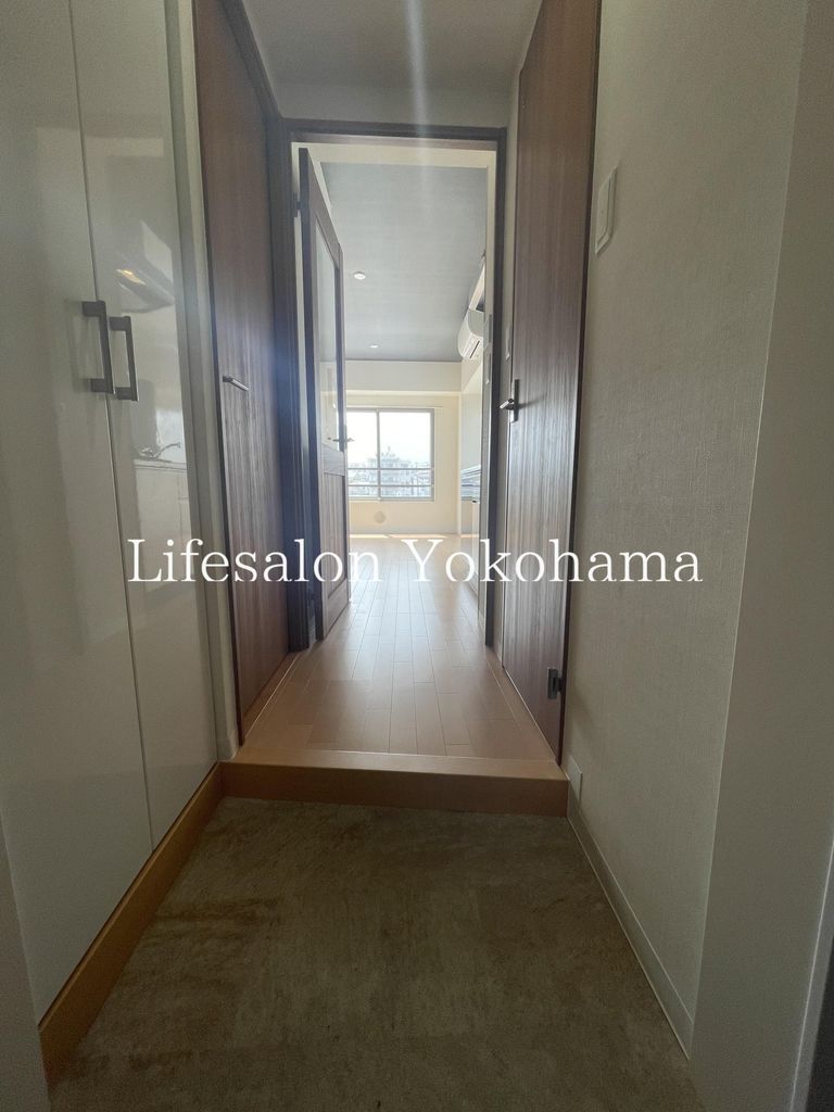 玄関　キッチン
