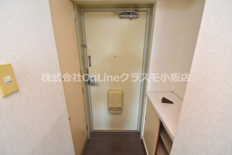 ＪＲおおさか東線 ＪＲ長瀬駅 徒歩10分 8階建 築37年の玄関写真