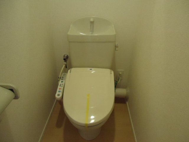 トイレ　※別のお部屋の写真です