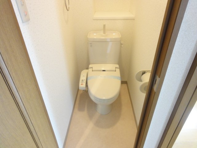 トイレ　同物件、別号室のものです。
